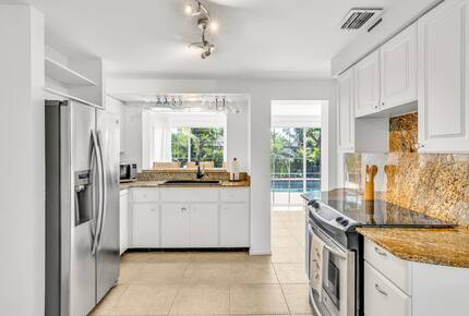 Tranquil Sarasota Retreat Near Siesta Key - Sarasota, Florida