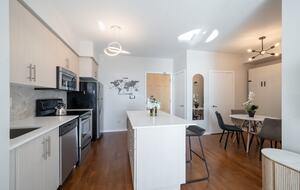 Urban Oasis Overlooking Lake Ontario - Toronto ON, Canada