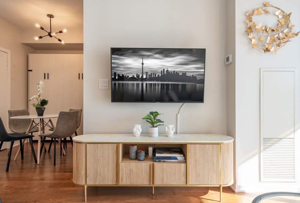 Urban Oasis Overlooking Lake Ontario - Toronto ON, Canada