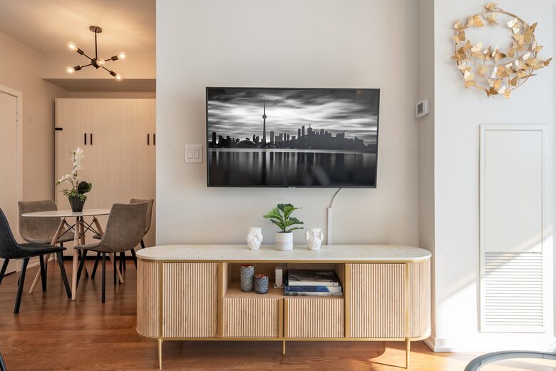 Urban Oasis Overlooking Lake Ontario - Toronto ON, Canada