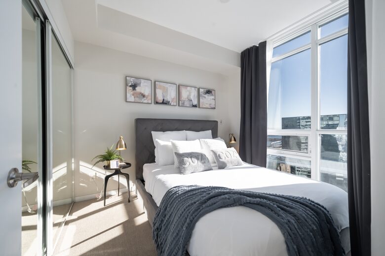 Urban Oasis Overlooking Lake Ontario - Toronto ON, Canada