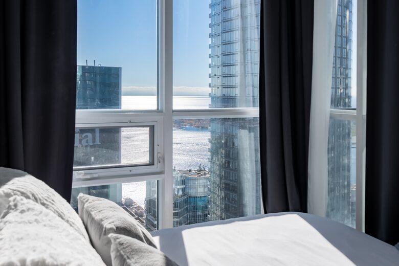 Urban Oasis Overlooking Lake Ontario - Toronto ON, Canada