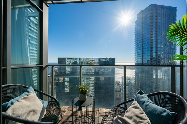 Urban Oasis Overlooking Lake Ontario - Toronto ON, Canada