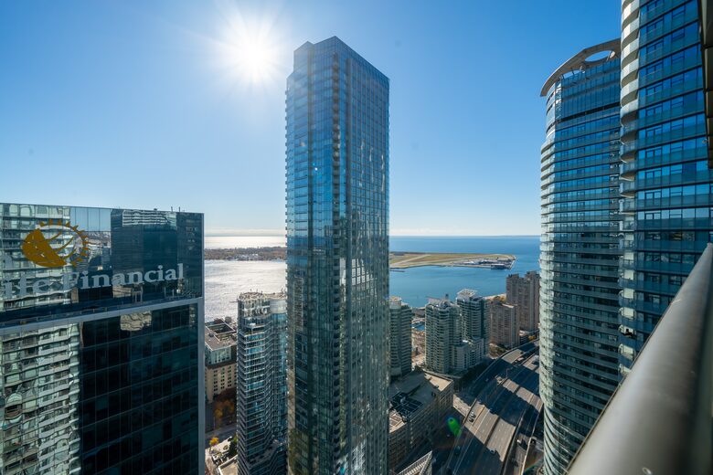 Urban Oasis Overlooking Lake Ontario - Toronto ON, Canada
