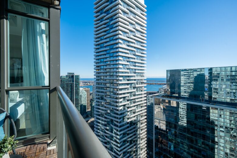 Urban Oasis Overlooking Lake Ontario - Toronto ON, Canada