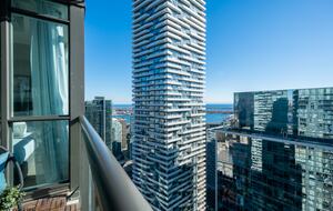 Urban Oasis Overlooking Lake Ontario - Toronto ON, Canada
