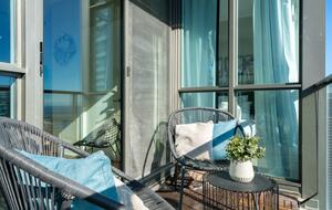 Urban Oasis Overlooking Lake Ontario - Toronto ON, Canada