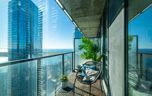 Urban Oasis Overlooking Lake Ontario - Toronto ON, Canada