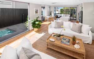 Contemporary Luxury Townhouse with Private Courtyard and Spa - New Farm, Brisbane, Australia