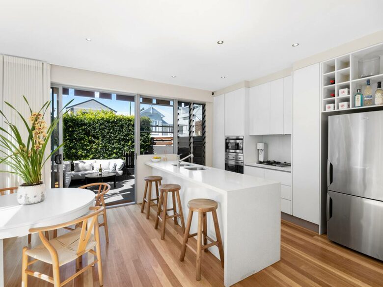Contemporary Luxury Townhouse with Private Courtyard and Spa - New Farm, Brisbane, Australia