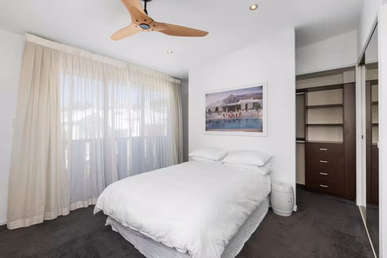 Contemporary Luxury Townhouse with Private Courtyard and Spa - New Farm, Brisbane, Australia