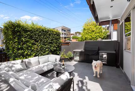 Contemporary Luxury Townhouse with Private Courtyard and Spa - New Farm, Brisbane, Australia