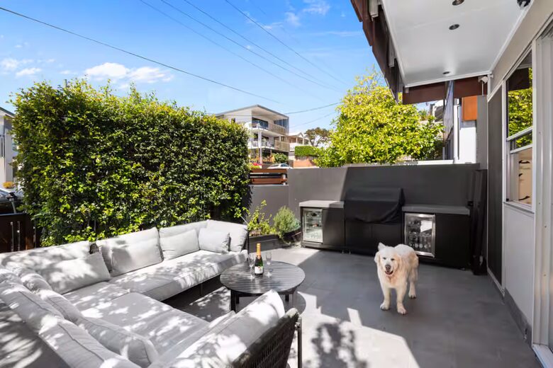 Contemporary Luxury Townhouse with Private Courtyard and Spa - New Farm, Brisbane, Australia