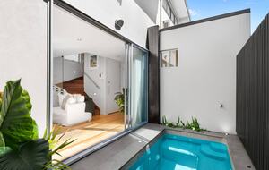Contemporary Luxury Townhouse with Private Courtyard and Spa - New Farm, Brisbane, Australia