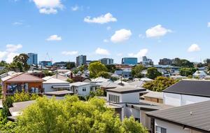 Contemporary Luxury Townhouse with Private Courtyard and Spa - New Farm, Brisbane, Australia