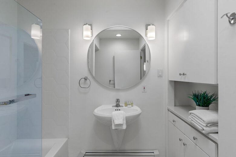 Upstairs bathroom