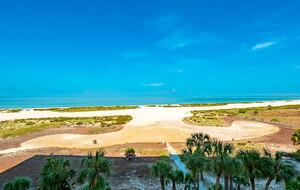 Beachfront Bliss in a Bright and Breezy Retreat - Clearwater, Florida