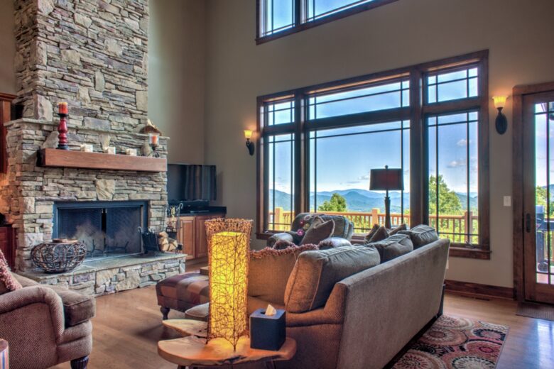 Expansive Views and Elegant Comfort Above the Clouds - Burnsville, North Carolina