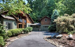 Expansive Views and Elegant Comfort Above the Clouds - Burnsville, North Carolina