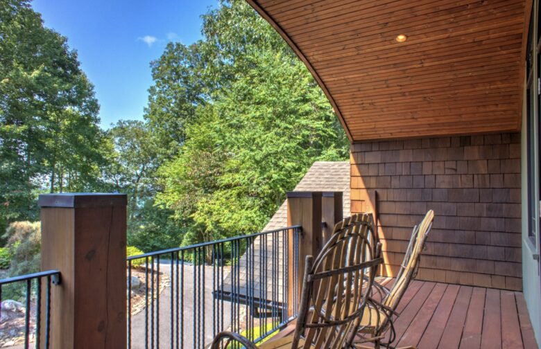 Expansive Views and Elegant Comfort Above the Clouds - Burnsville, North Carolina