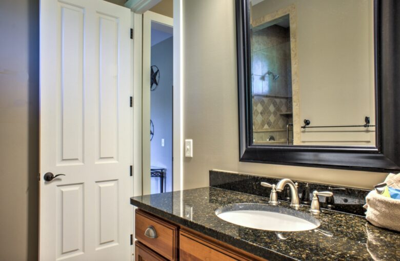 Expansive Views and Elegant Comfort Above the Clouds - Burnsville, North Carolina