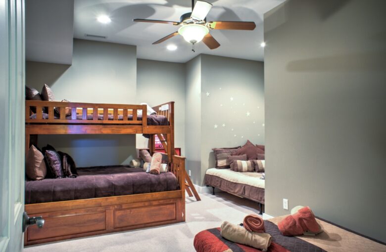 Expansive Views and Elegant Comfort Above the Clouds - Burnsville, North Carolina