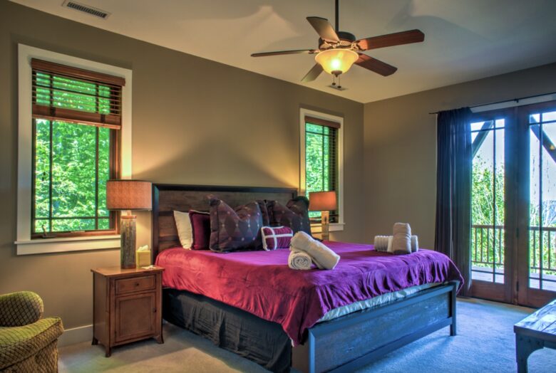 Expansive Views and Elegant Comfort Above the Clouds - Burnsville, North Carolina