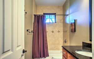 Expansive Views and Elegant Comfort Above the Clouds - Burnsville, North Carolina