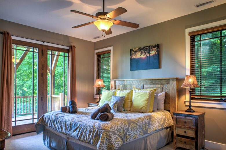 Expansive Views and Elegant Comfort Above the Clouds - Burnsville, North Carolina