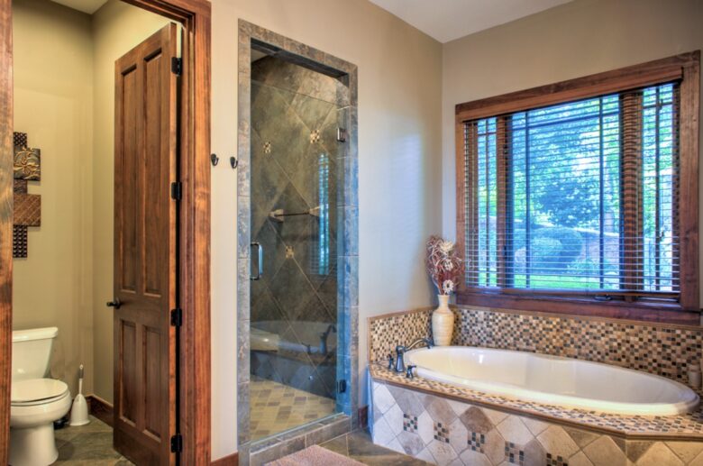 Expansive Views and Elegant Comfort Above the Clouds - Burnsville, North Carolina