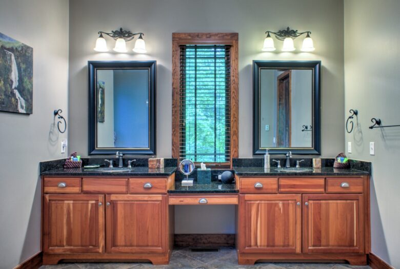 Expansive Views and Elegant Comfort Above the Clouds - Burnsville, North Carolina