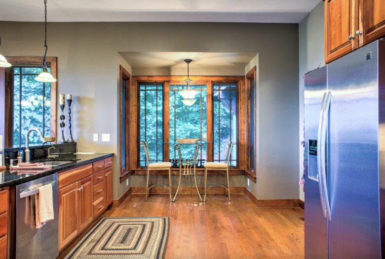 Expansive Views and Elegant Comfort Above the Clouds - Burnsville, North Carolina