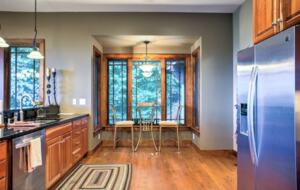 Expansive Views and Elegant Comfort Above the Clouds - Burnsville, North Carolina