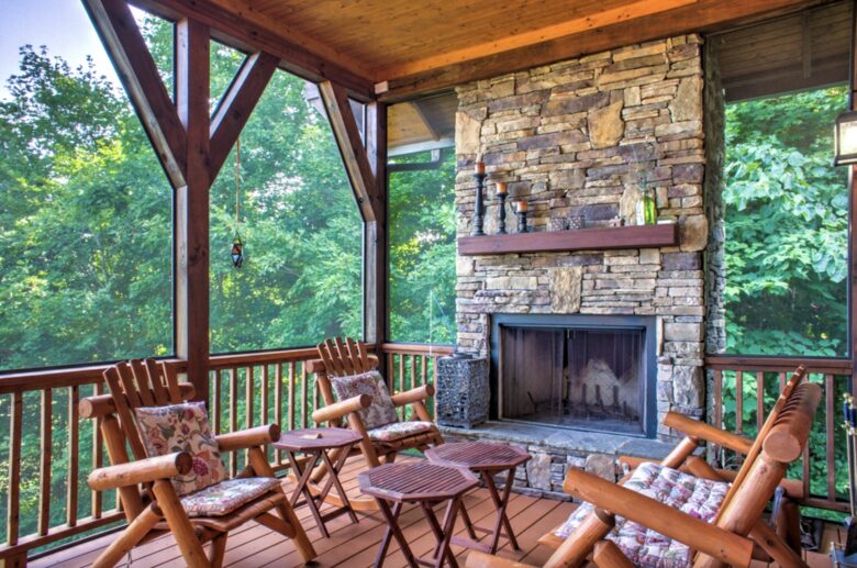 Expansive Views and Elegant Comfort Above the Clouds - Burnsville, North Carolina