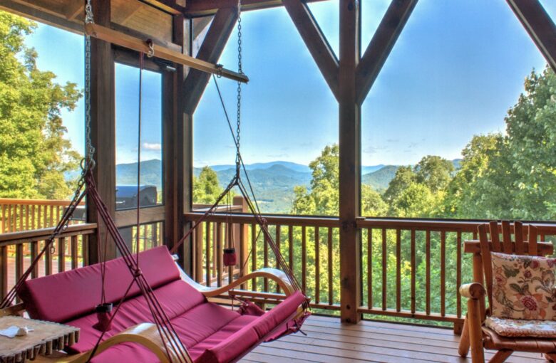 Expansive Views and Elegant Comfort Above the Clouds - Burnsville, North Carolina