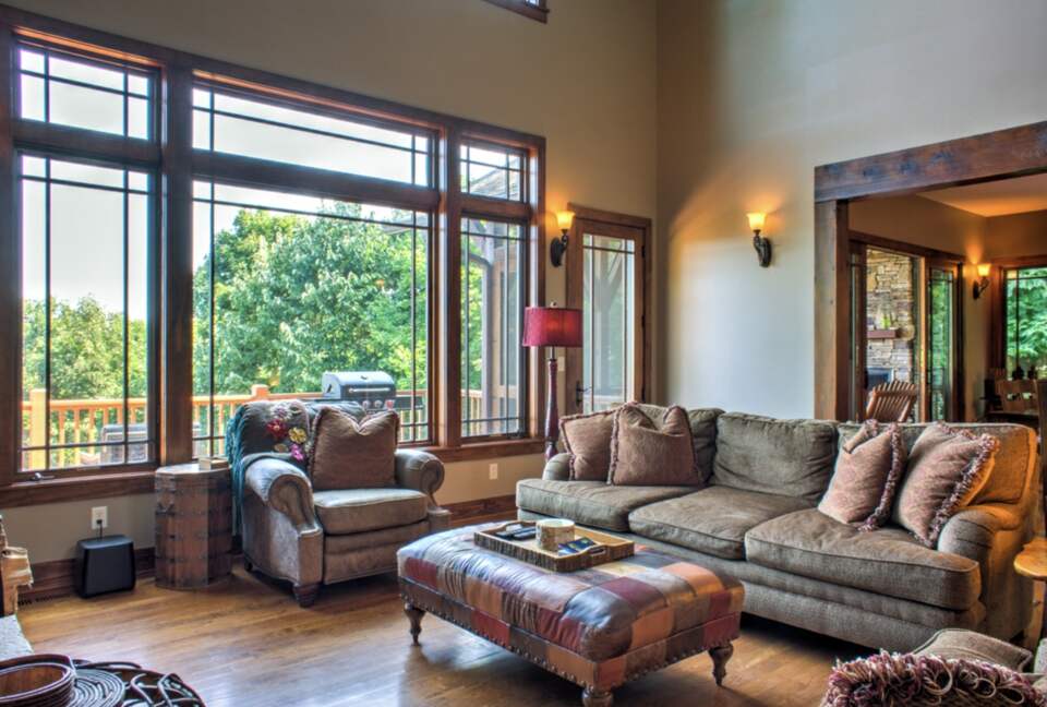 Expansive Views and Elegant Comfort Above the Clouds - Burnsville, North Carolina