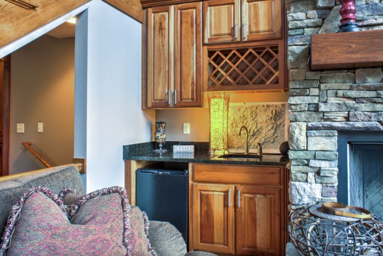 Expansive Views and Elegant Comfort Above the Clouds - Burnsville, North Carolina