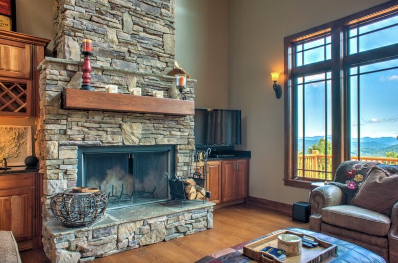 Expansive Views and Elegant Comfort Above the Clouds - Burnsville, North Carolina