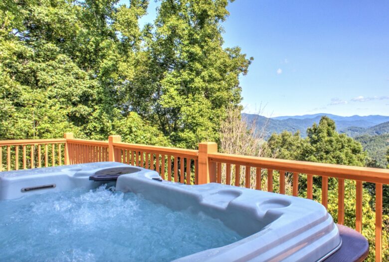 Expansive Views and Elegant Comfort Above the Clouds - Burnsville, North Carolina
