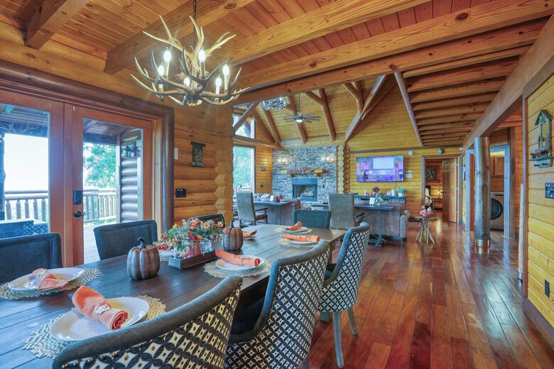 Copper Elk Lodge: A 6 acres Smoky Mountain Sanctuary - Sevierville, Tennessee