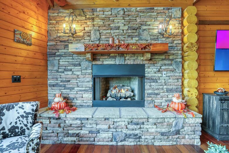 Copper Elk Lodge: A 6 acres Smoky Mountain Sanctuary - Sevierville, Tennessee
