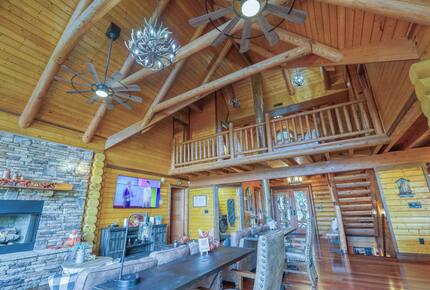 Copper Elk Lodge: A 6 acres Smoky Mountain Sanctuary - Sevierville, Tennessee