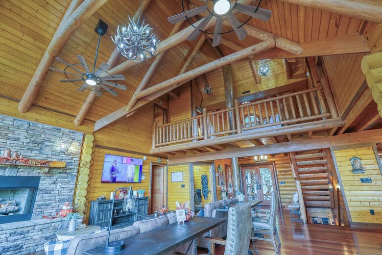 Copper Elk Lodge: A 6 acres Smoky Mountain Sanctuary - Sevierville, Tennessee