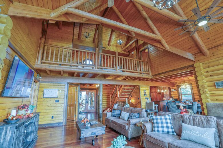 Copper Elk Lodge: A 6 acres Smoky Mountain Sanctuary - Sevierville, Tennessee