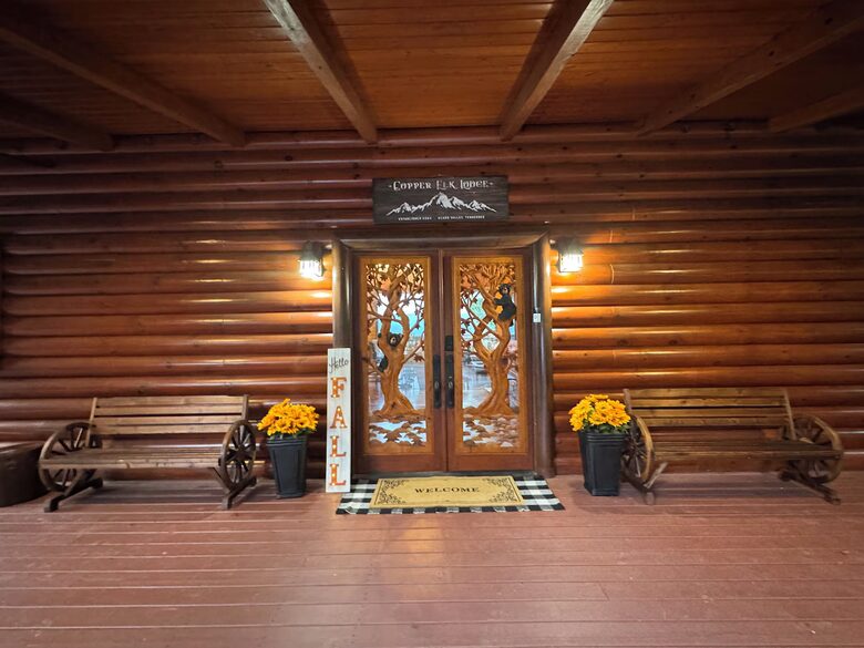 Copper Elk Lodge: A 6 acres Smoky Mountain Sanctuary - Sevierville, Tennessee