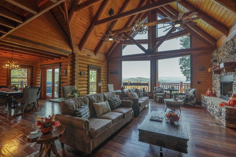 Copper Elk Lodge: A 6 acres Smoky Mountain Sanctuary - Sevierville, Tennessee