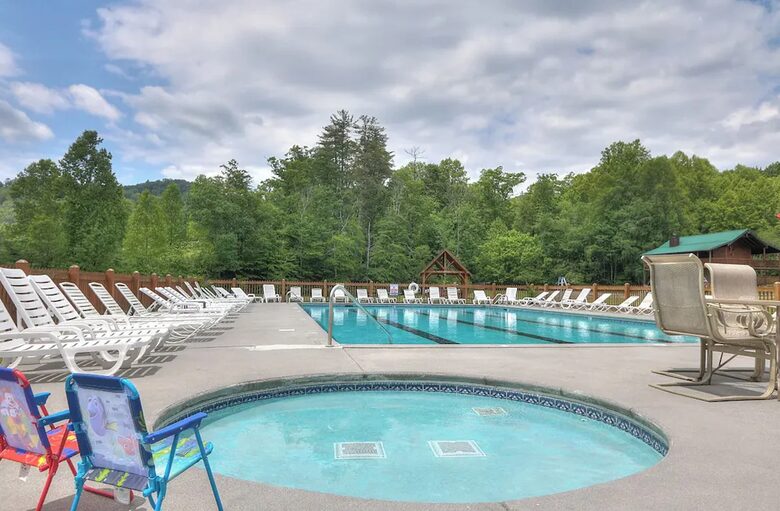 Copper Elk Lodge: A 6 acres Smoky Mountain Sanctuary - Sevierville, Tennessee