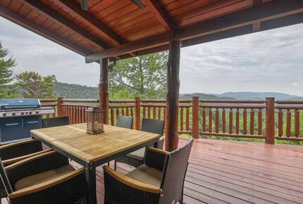 Copper Elk Lodge: A 6 acres Smoky Mountain Sanctuary - Sevierville, Tennessee