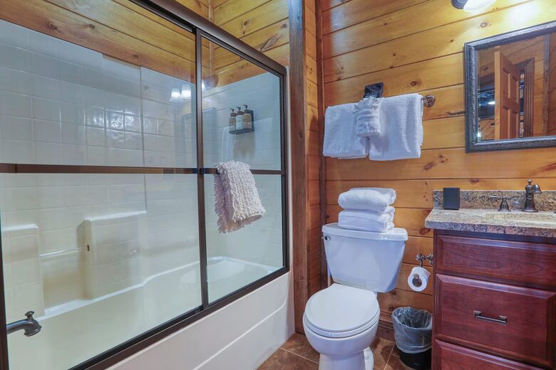 Copper Elk Lodge: A 6 acres Smoky Mountain Sanctuary - Sevierville, Tennessee