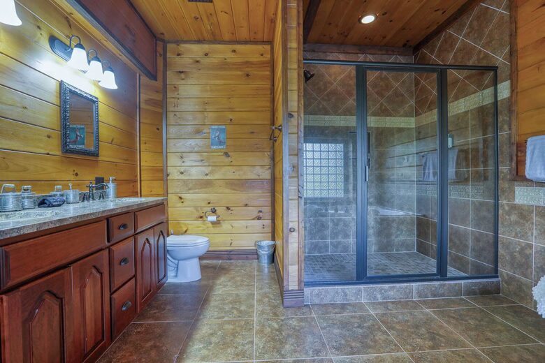Copper Elk Lodge: A 6 acres Smoky Mountain Sanctuary - Sevierville, Tennessee